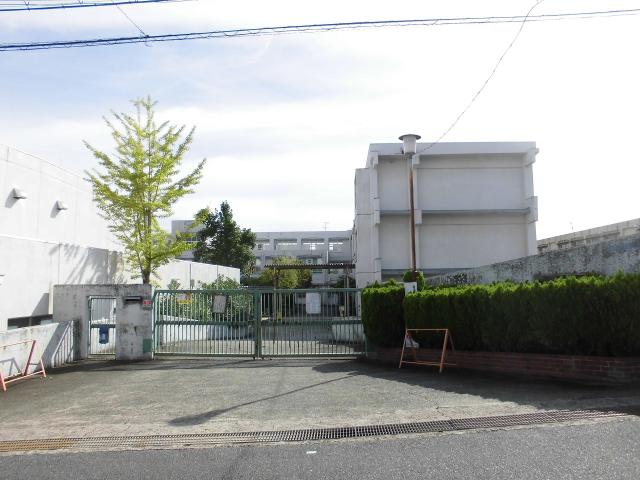 自由が丘小学校 700m 写真撮影日：2026-03-13