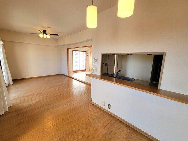 南東向きで日当たりの良いリビングです