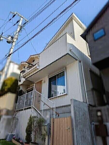 2020年2月築。室内は綺麗にお使いです。第一種低層住居専用地域内に位置する、落ち着いた住環境です。