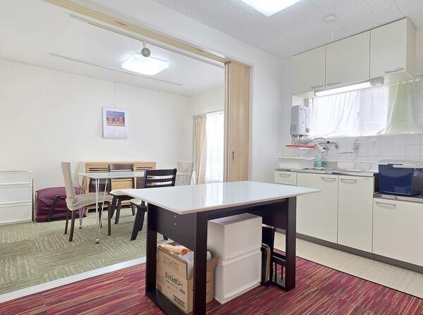 2012年7月にキッチンユニット交換、床は温かみのあるカーペットで仕上げました