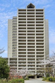 地上22階地下1階建の5階部分に位置しています。日本ハウジングによる日勤管理のマンションです。