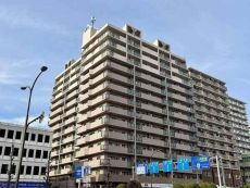 阪神本線「神戸三宮」駅まで徒歩6分など3沿線2駅利用可能な立地。総戸数120戸のマンションです。