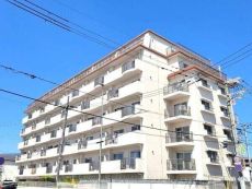 地上7階建て、総戸数40戸のマンション。2024年9月に共用部分の大規模修繕工事が実施されています。