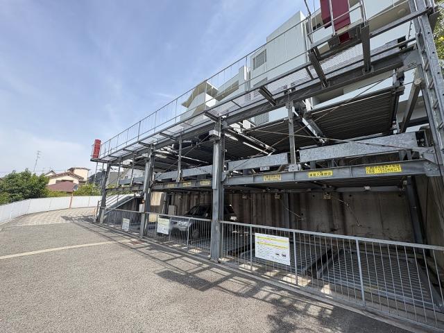 駐車場(共用設備)  写真撮影日：2026-05-02