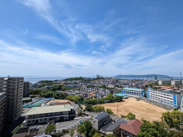 リビング・バルコニーから海を望む眺望は開放感があり夕景も綺麗です。