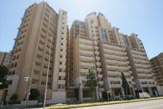 2019年7月築。トアロード、山手幹線に面する角地に佇む、総戸数192戸のマンションです。