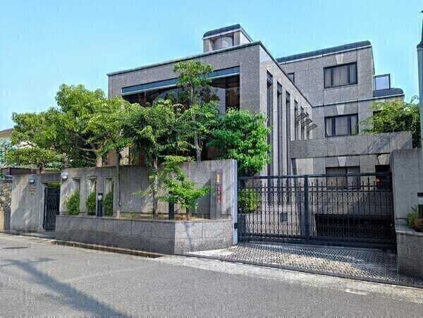 RC造地上3階地下1階建2階部分、2024年12月リフォーム実施、暮らしやすさを追求した住まいです。