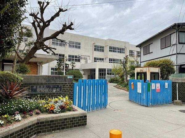 西宮市立甲陽園小学校 590m 写真撮影日：2026-07-05