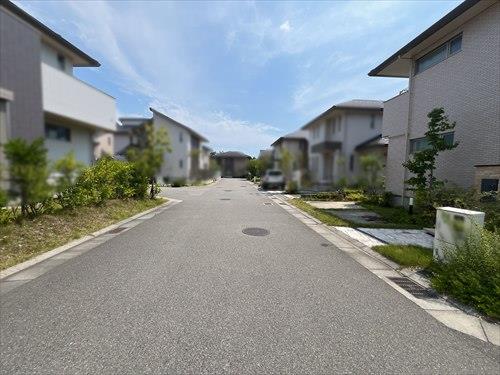 東側前面道路
