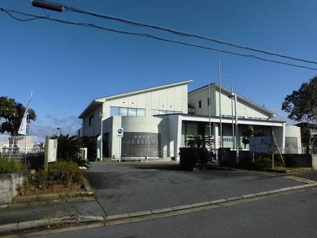 青山公民館・図書館 400m 写真撮影日：2026-07-11