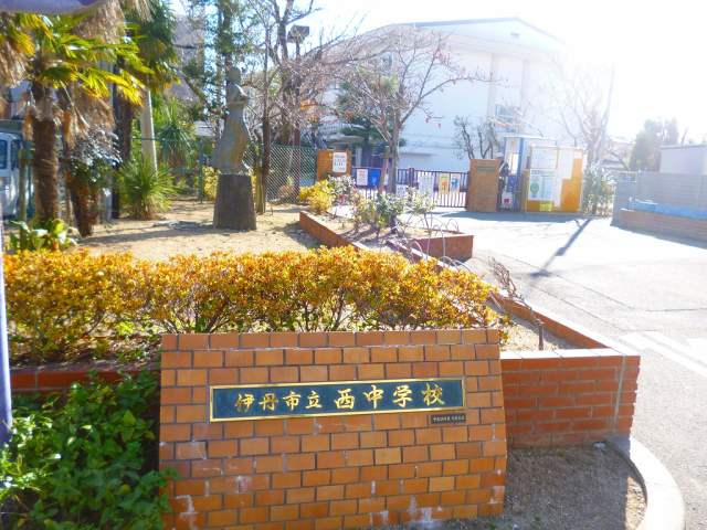 伊丹市立西中学校 800m 写真撮影日：2026-08-02