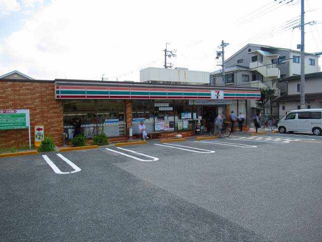 セブン-イレブン 伊丹桜ヶ丘３丁目店 450m 写真撮影日：2026-08-02