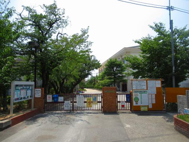 伊丹市立西中学校 950m 写真撮影日：2026-08-03