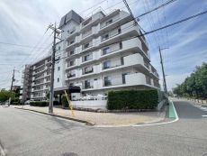 RC造7階建・総戸数76戸のマンションです。阪急神戸線「西宮北口」駅徒歩11分のため、利便性良好。