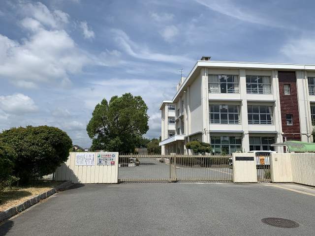緑が丘東小学校 1360m 写真撮影日：2026-04-22