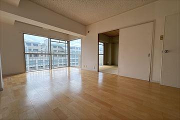 南側洋室約９．７帖