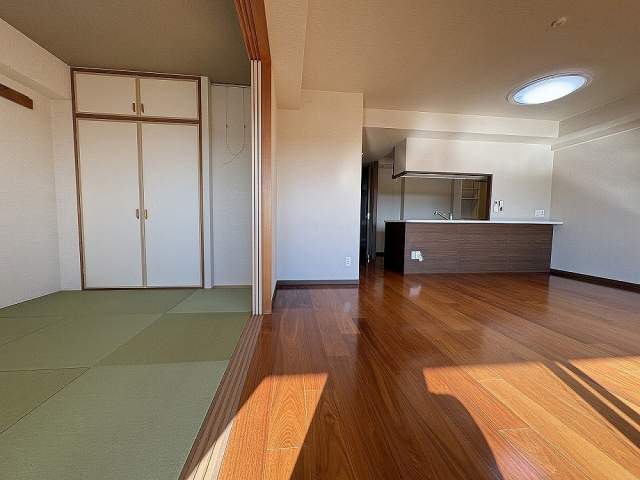 リビング  写真撮影日：2026-10-02