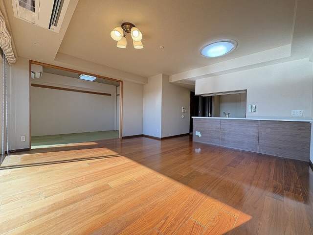 リビング  写真撮影日：2026-10-02