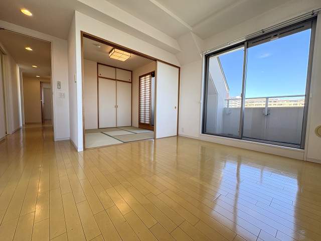 リビング  写真撮影日：2026-10-09
