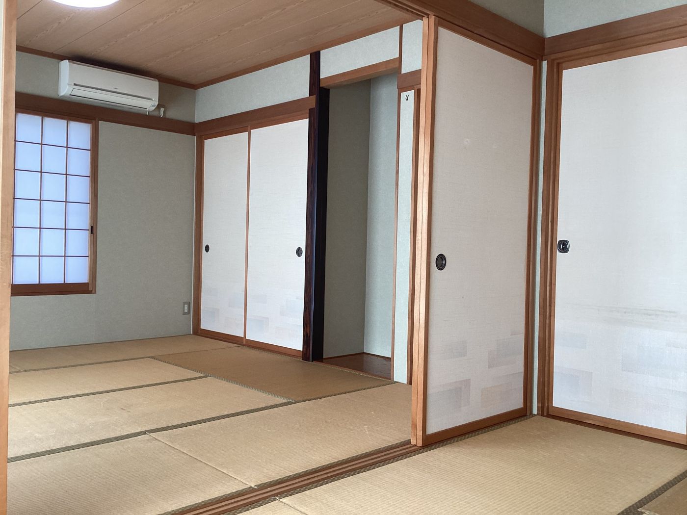 約8帖と約6帖の二間続きの和室
