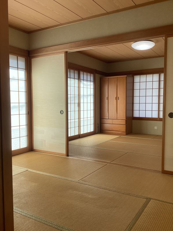 約8帖と約6帖の二間続きの和室