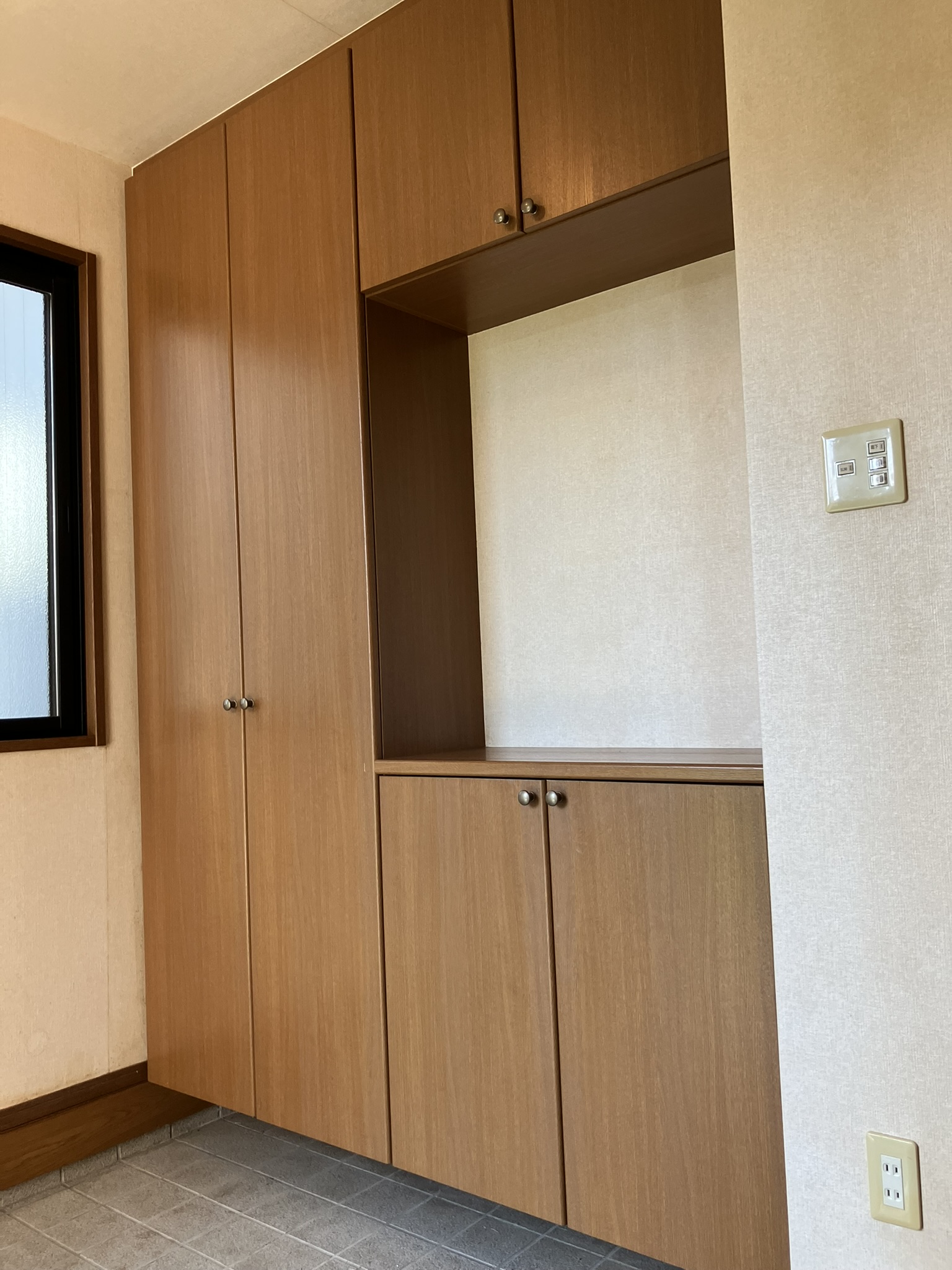 シューズボックス 写真撮影日：6/1/25, 12:00 AM