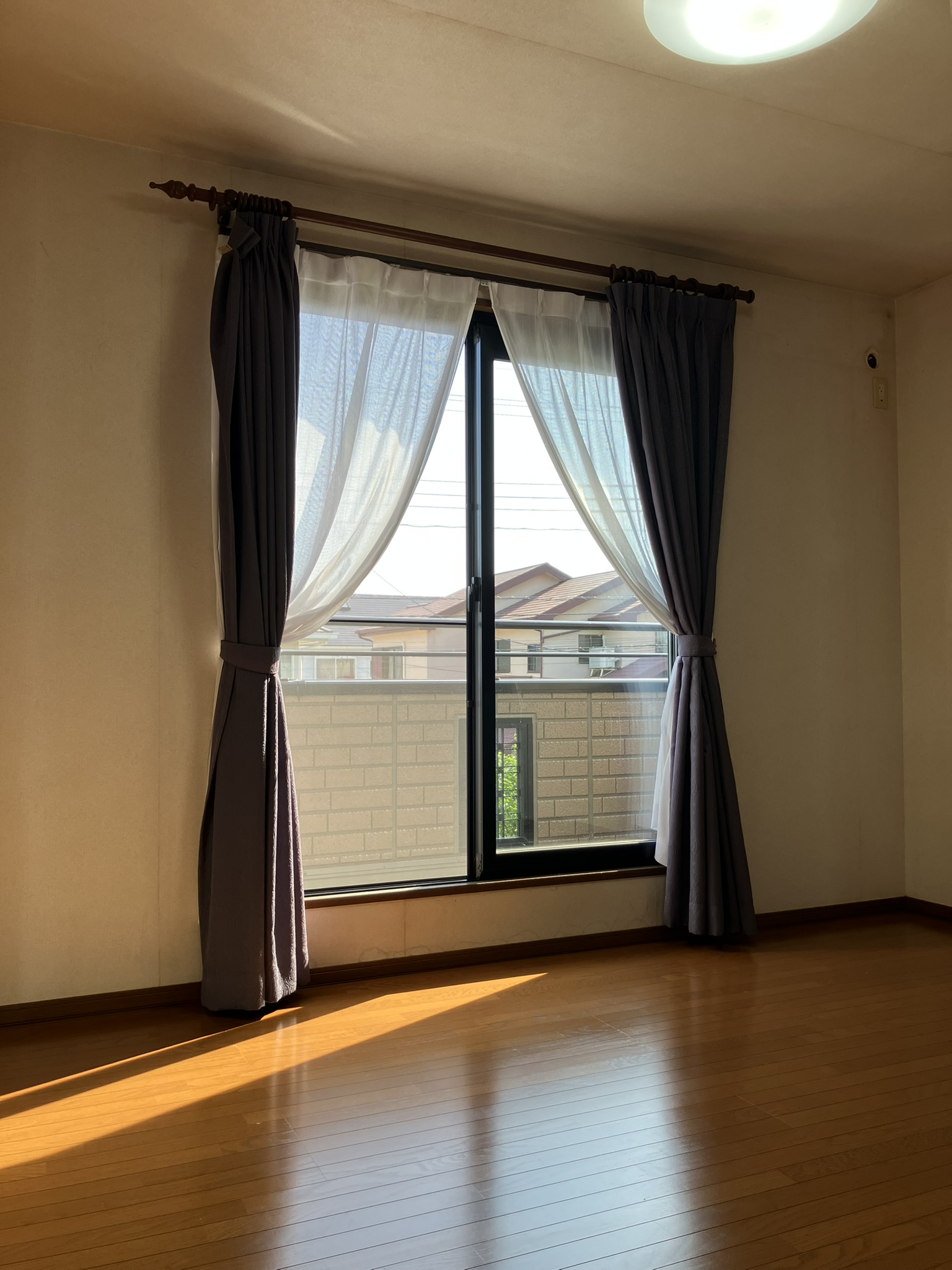 南側洋室 写真撮影日：6/1/25, 12:00 AM