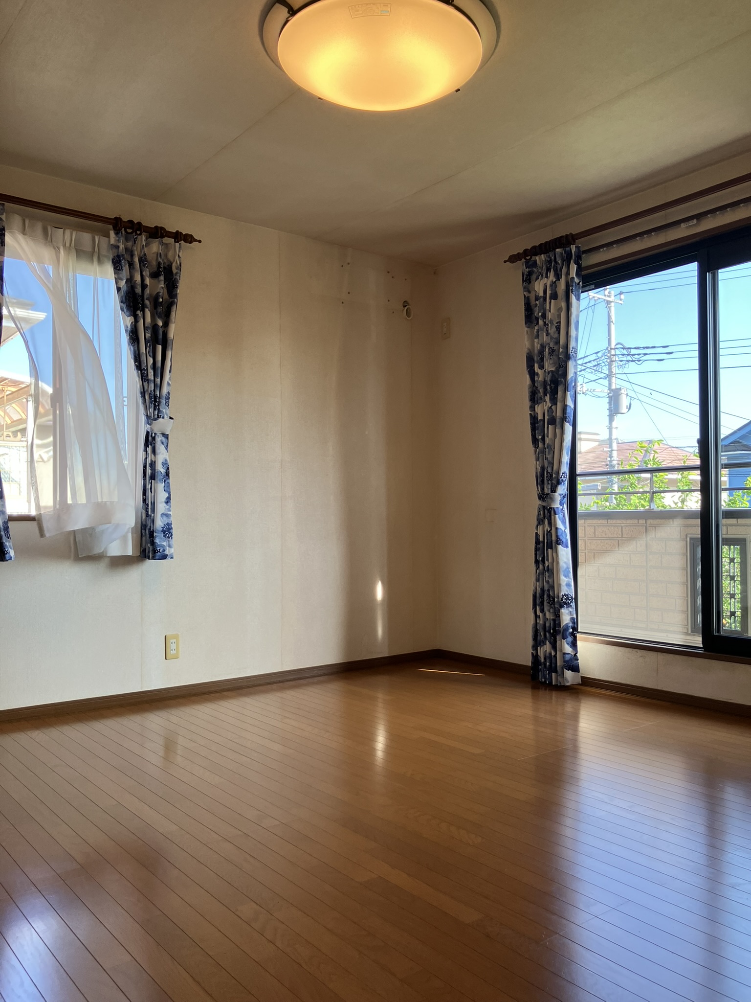 東南側洋室 写真撮影日：6/1/25, 12:00 AM