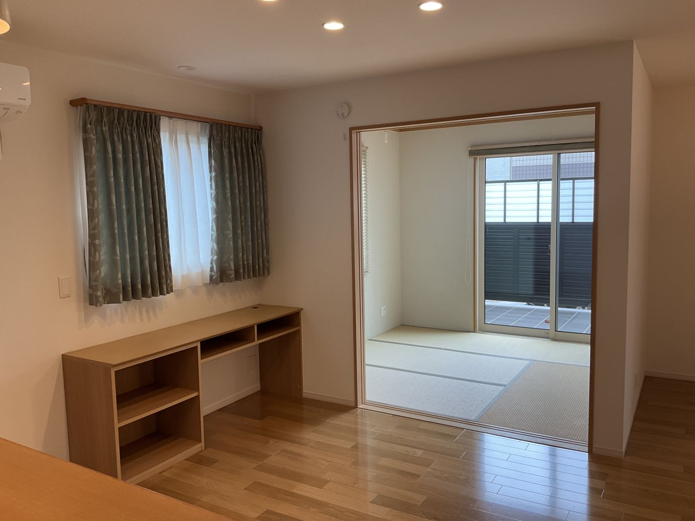 キッチンから和室 写真撮影日：9/13/25, 12:00 AM