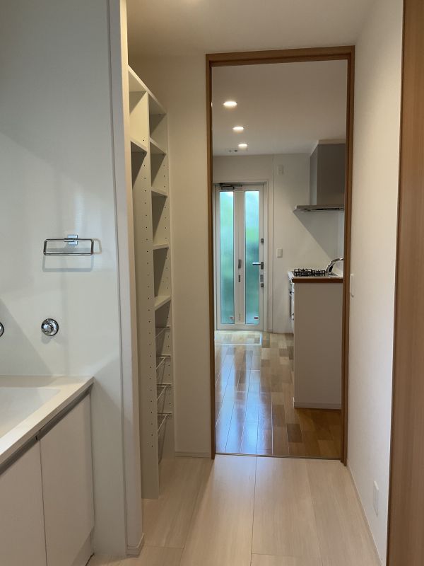 洗面からキッチン方面 写真撮影日：9/13/25, 12:00 AM