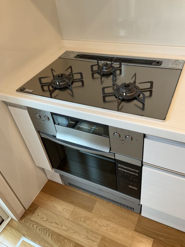 ガスコンロとオーブン 写真撮影日：9/13/25, 12:00 AM