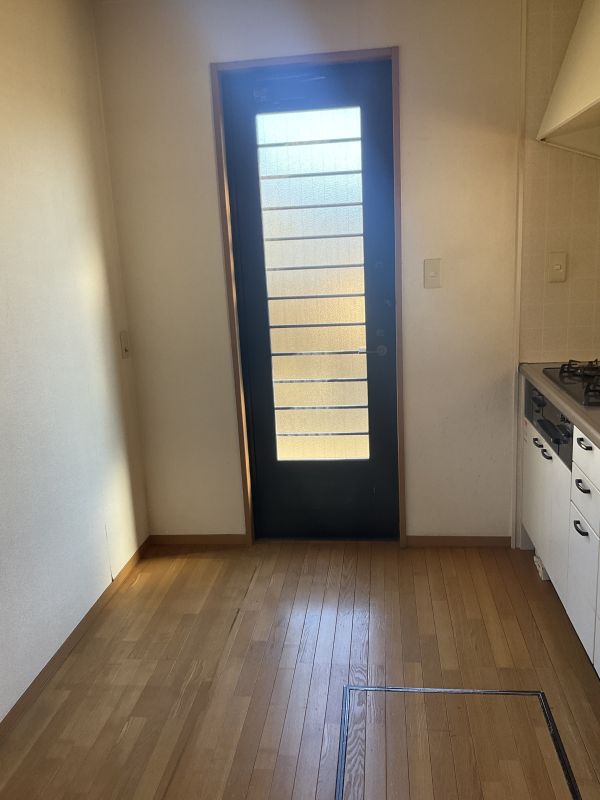 キッチン勝手口 写真撮影日：12/15/25, 12:00 AM