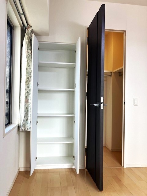 洋室7.0帖　収納