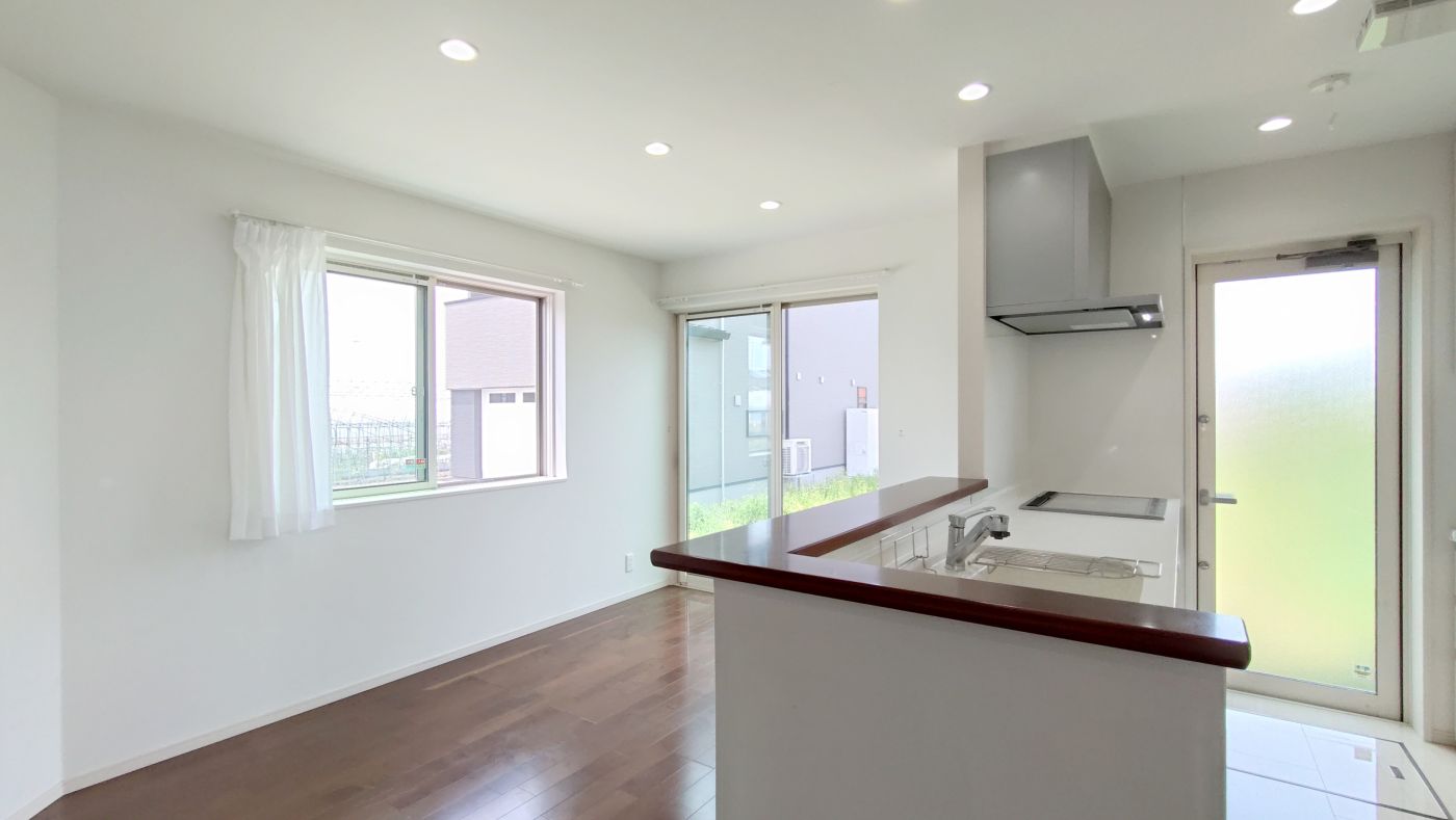 ２０２５年５月撮影　※写真内のカーテンは価格に含まれません。