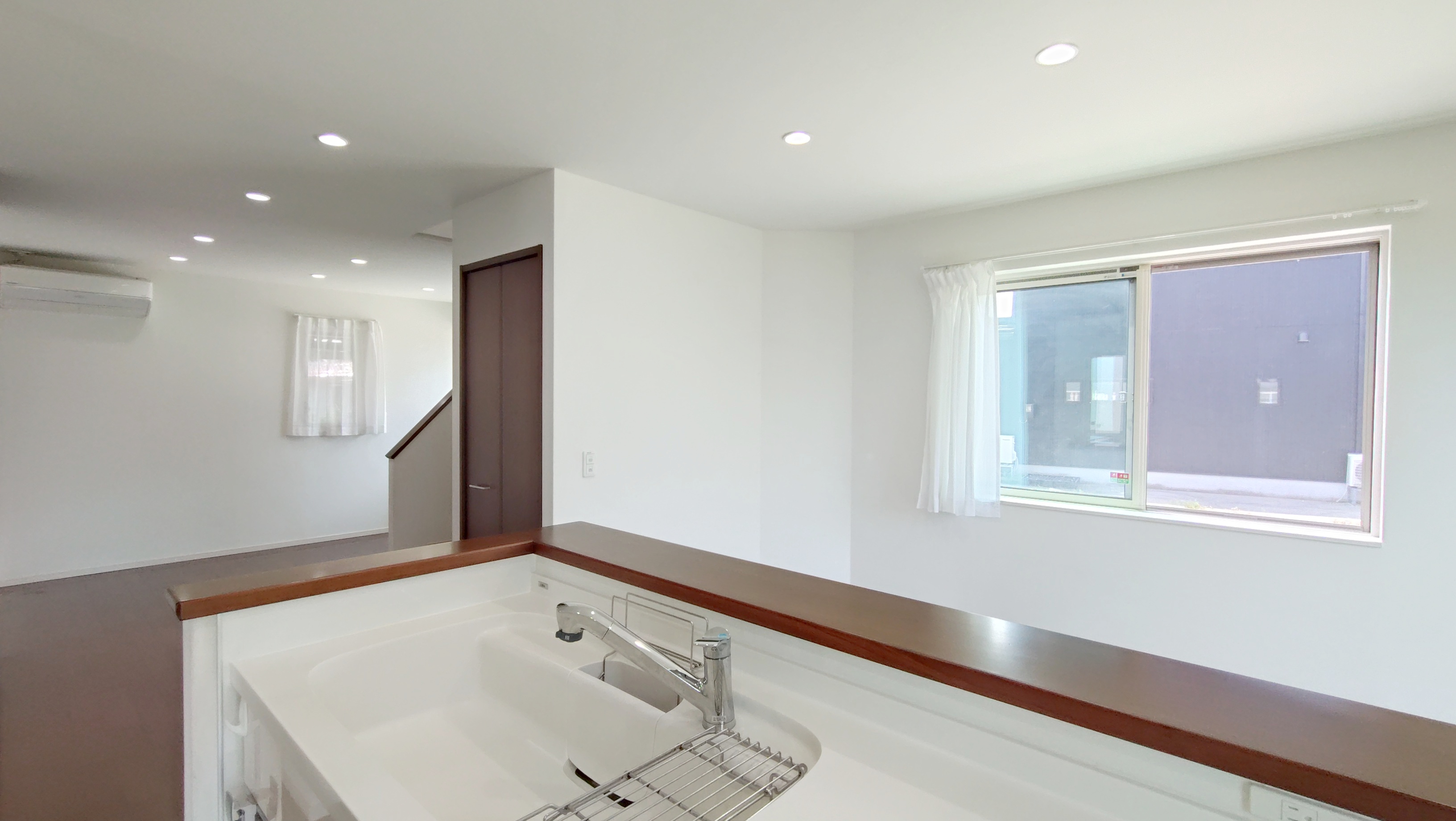 ２０２５年５月撮影　※写真内のカーテンは価格に含まれません。