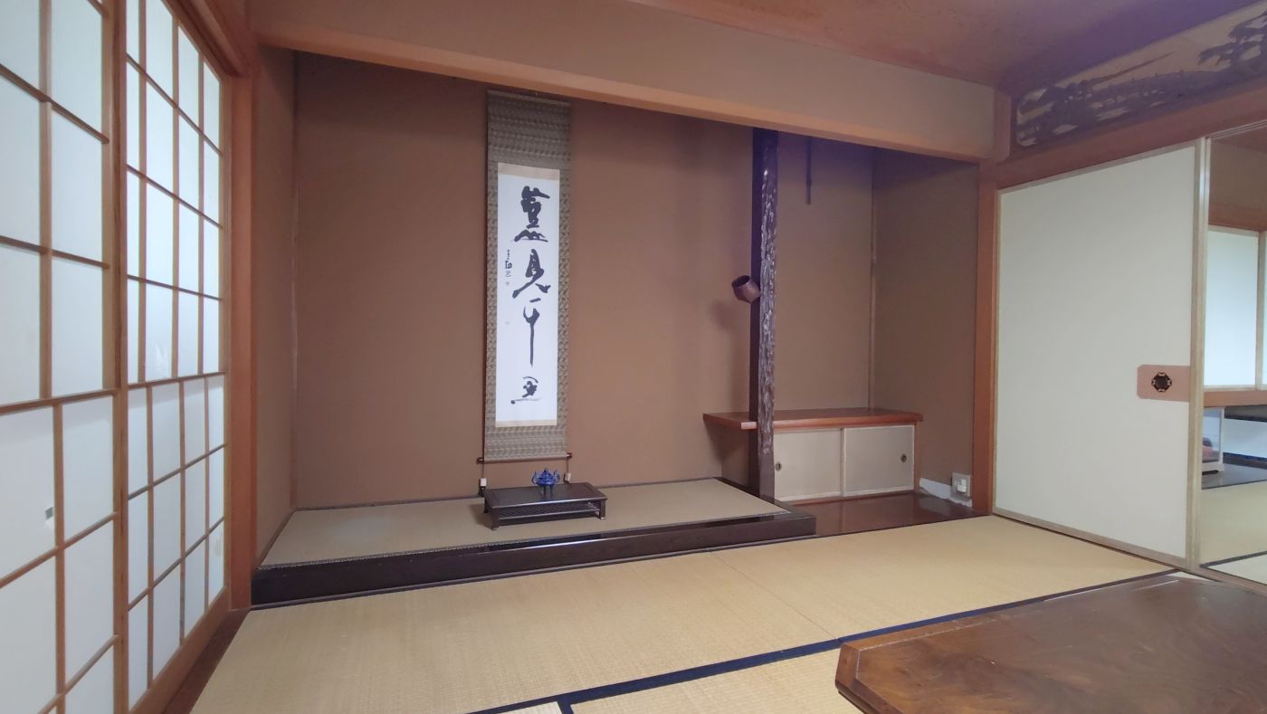二間続きの和室　２０２５年４月撮影　※写真内の家具・備品等は価格に含まれません。