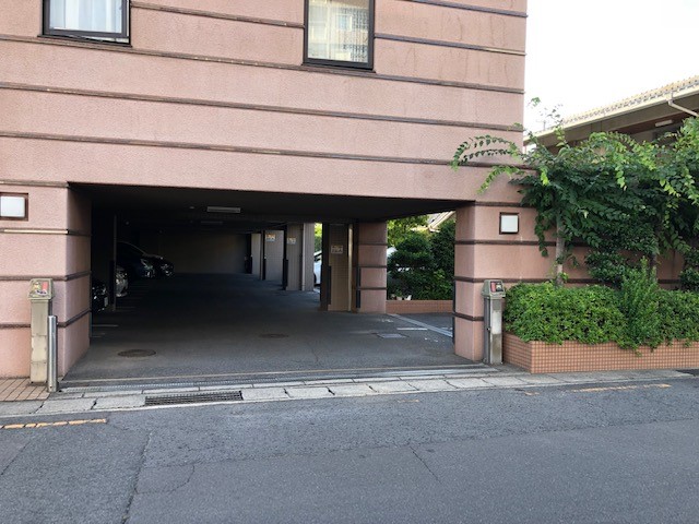 駐車場入り口付近 写真撮影日：7/20/22, 12:00 AM