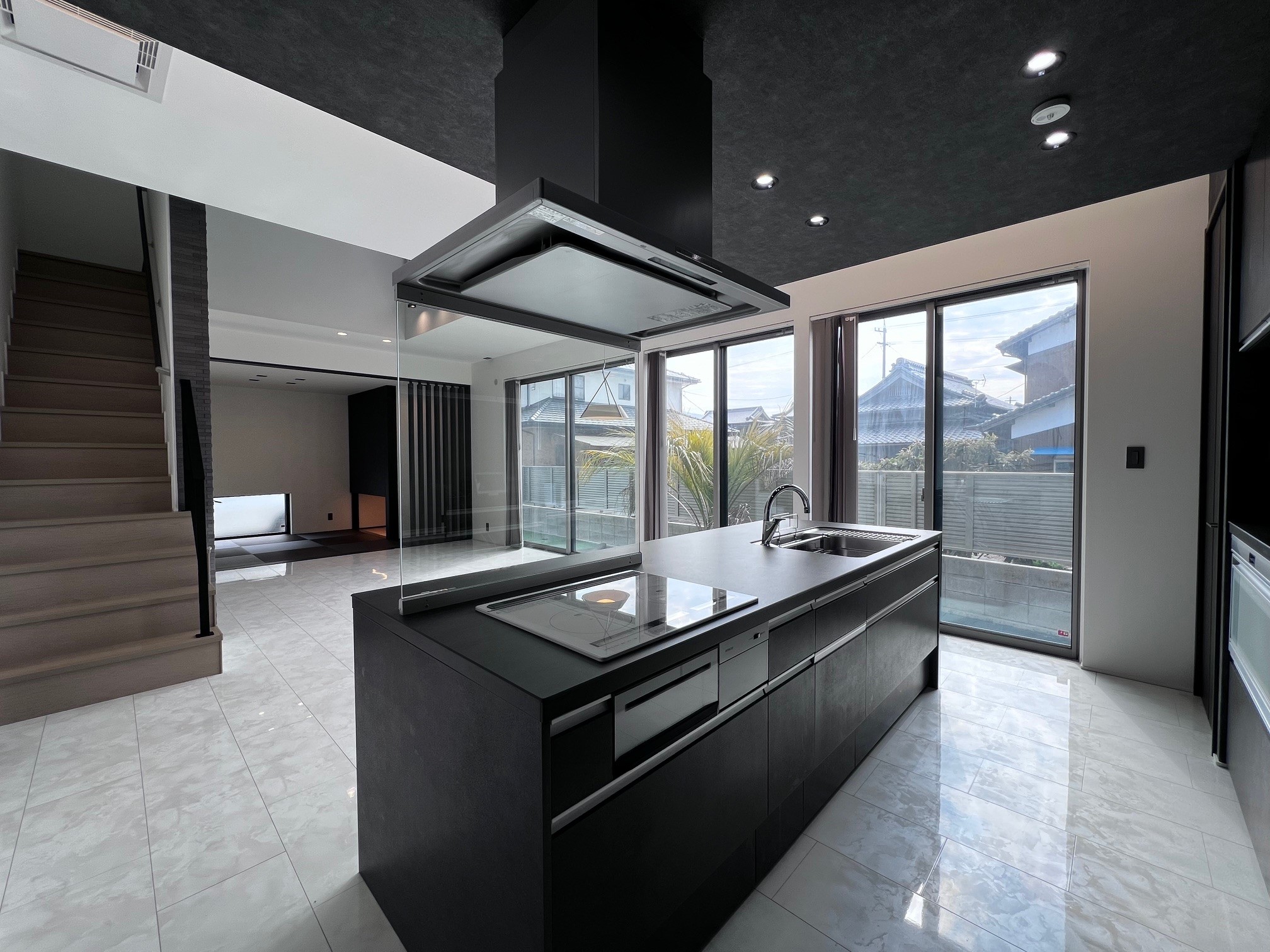 アイランドキッチン採用です