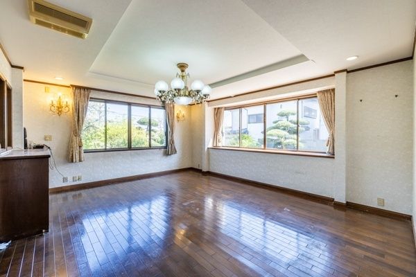 家具・調度品は価格に含まれません。