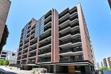 三菱地所・新日鉄都市開発分譲。2011年11月築、総戸数182戸の免震構造マンションです。