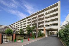 RC造、総戸数420戸の大規模レジデンス。24時間365日有人管理されています(夜間は警備員巡回)。