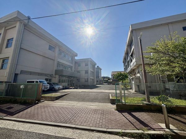横須賀市立公郷小学校 1050m 写真撮影日：2025-04-15 