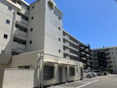 複数沿線利用可能な立地に存しています。地上6階建5階部分の住戸となります。