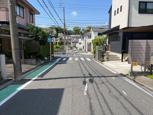 前面道路（２０２５年５月撮影）