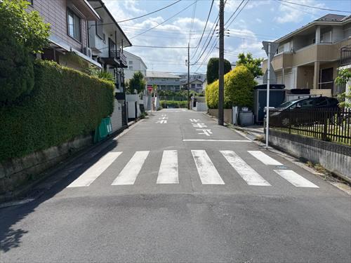 前面道路（２０２５年５月撮影）