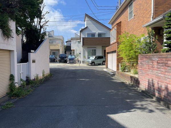 前面道路を含む外観