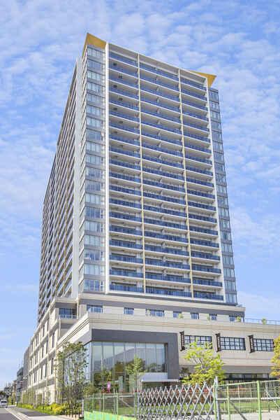 日鉄興和不動産・三菱地所レジデンス分譲。総戸数357戸、地上23階建の大規模タワーマンション。