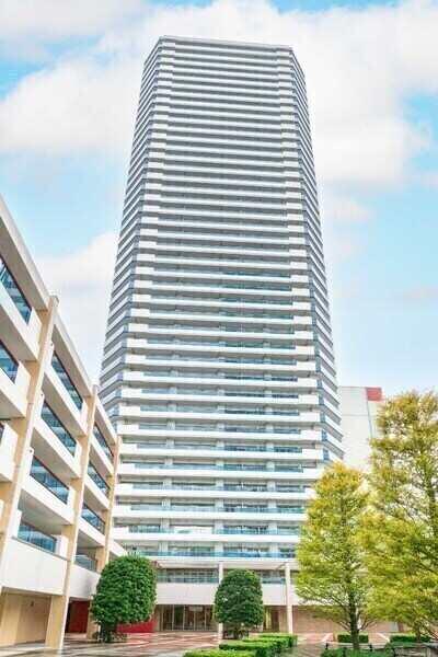 JR東海道本線「横浜」駅 徒歩10分。三菱地所他分譲、鹿島建設他施工の地上42階建タワーレジデンス。