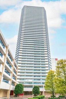 JR東海道本線「横浜」駅 徒歩10分。三菱地所他分譲、鹿島建設他施工の地上42階建タワーレジデンス。