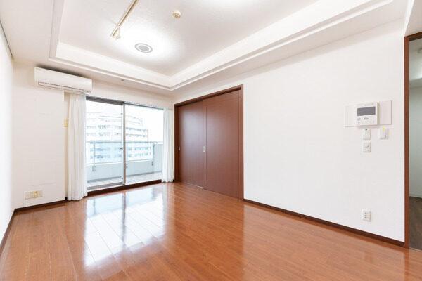 洋室のスライドドアを閉じた状態。来客時などは閉めてご利用いただくことで、プライバシーが保てます。